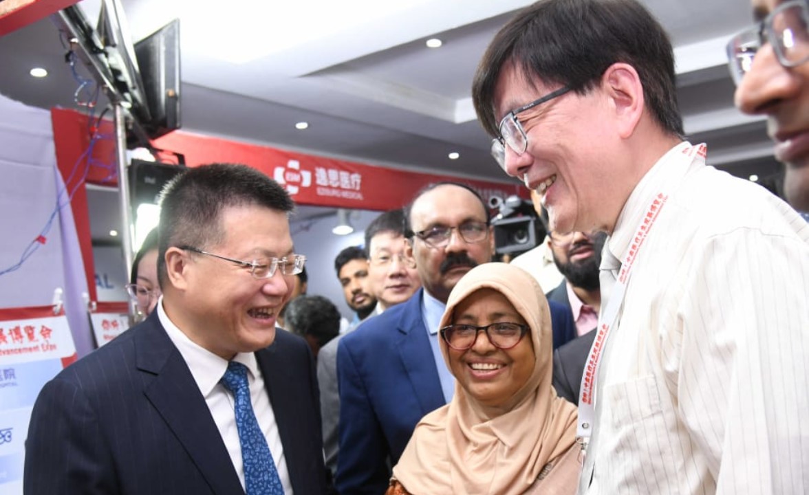 চীনের রোবোটিক হাত-পায়ে নতুন জীবন পেয়েছেন আহতরা: স্বাস্থ্য উপদেষ্টা